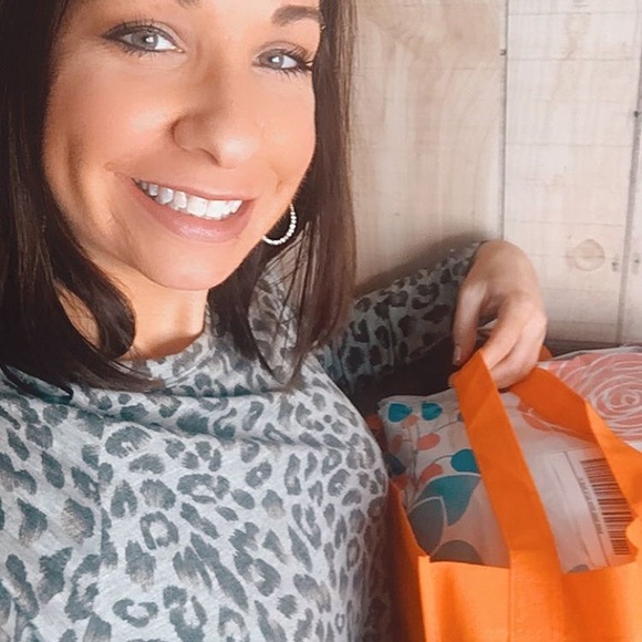 💙 Meet your Posher💙 - Picture 3 of 7